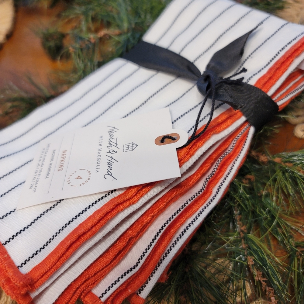 4pk Hearth & Hand Holiday Napkins - Picture 1 of 7